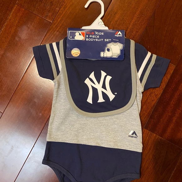 Yankees onesie - Picture 1 of 5